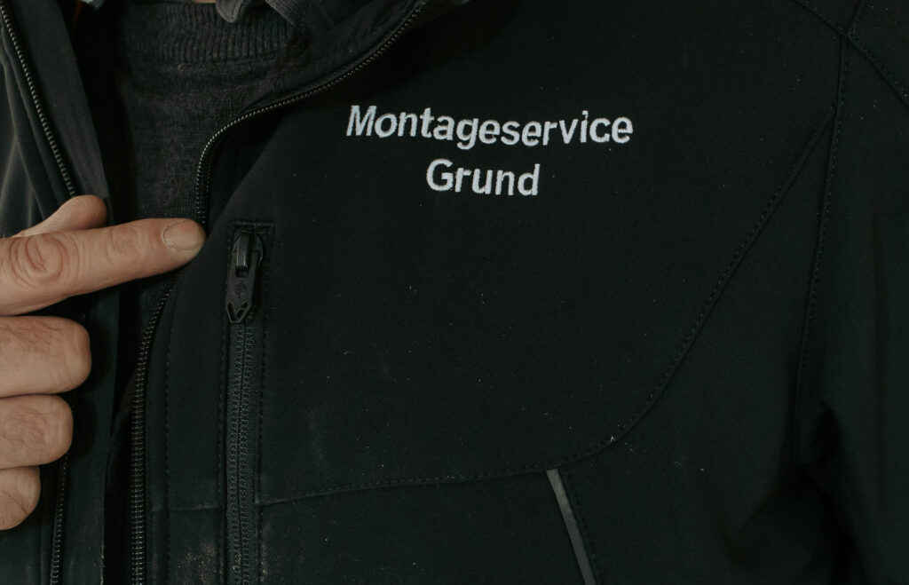 Montage Service Grund
